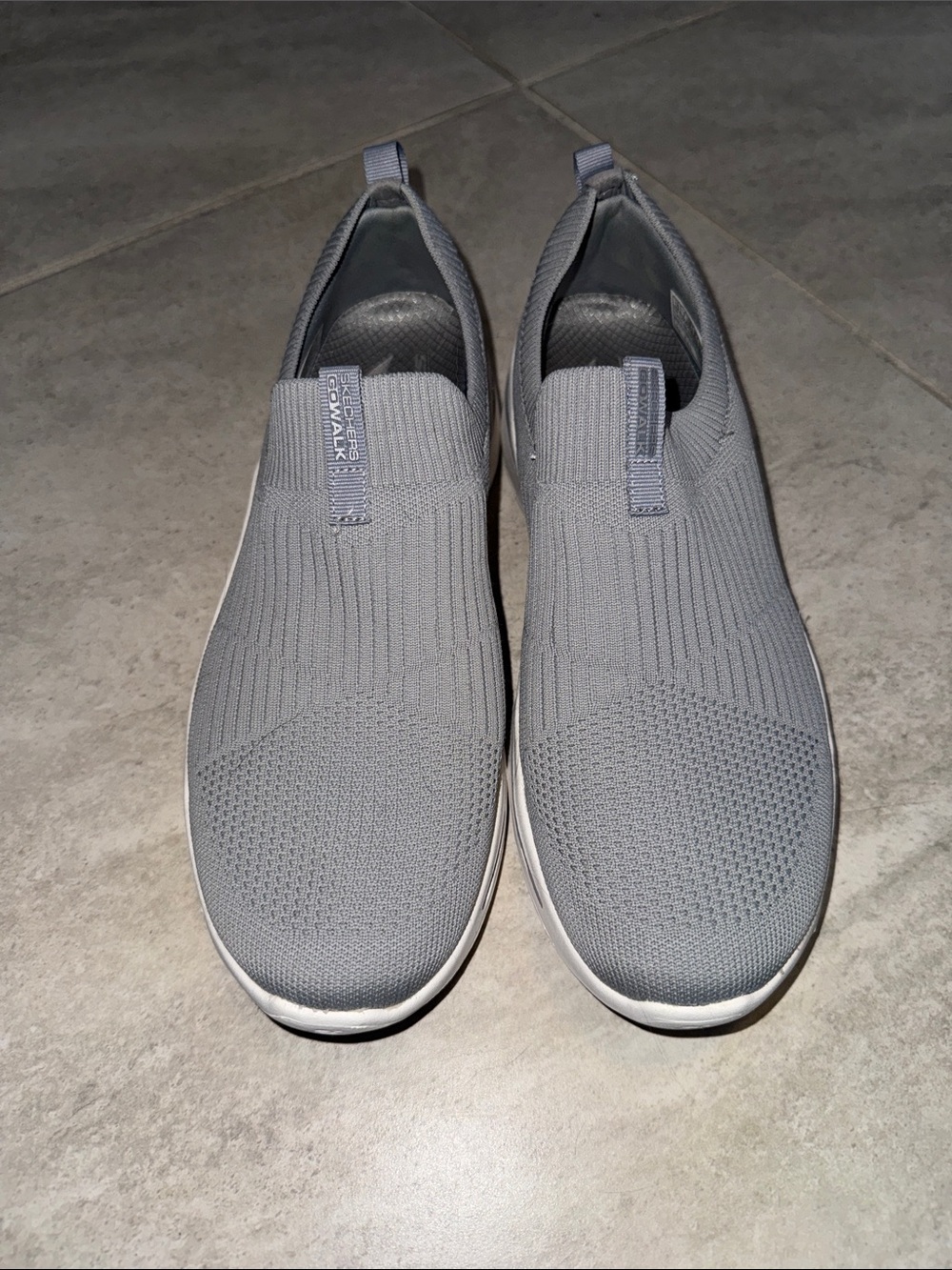 Stretch Fit Knit Women's Sneakers in Light Gray Arch Fit